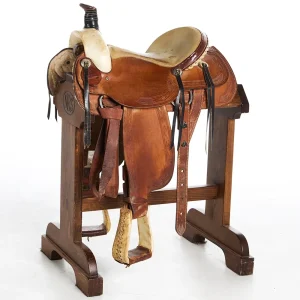 Dakota Saddlery Used 15.5in Team Roper with Rawhide Swells