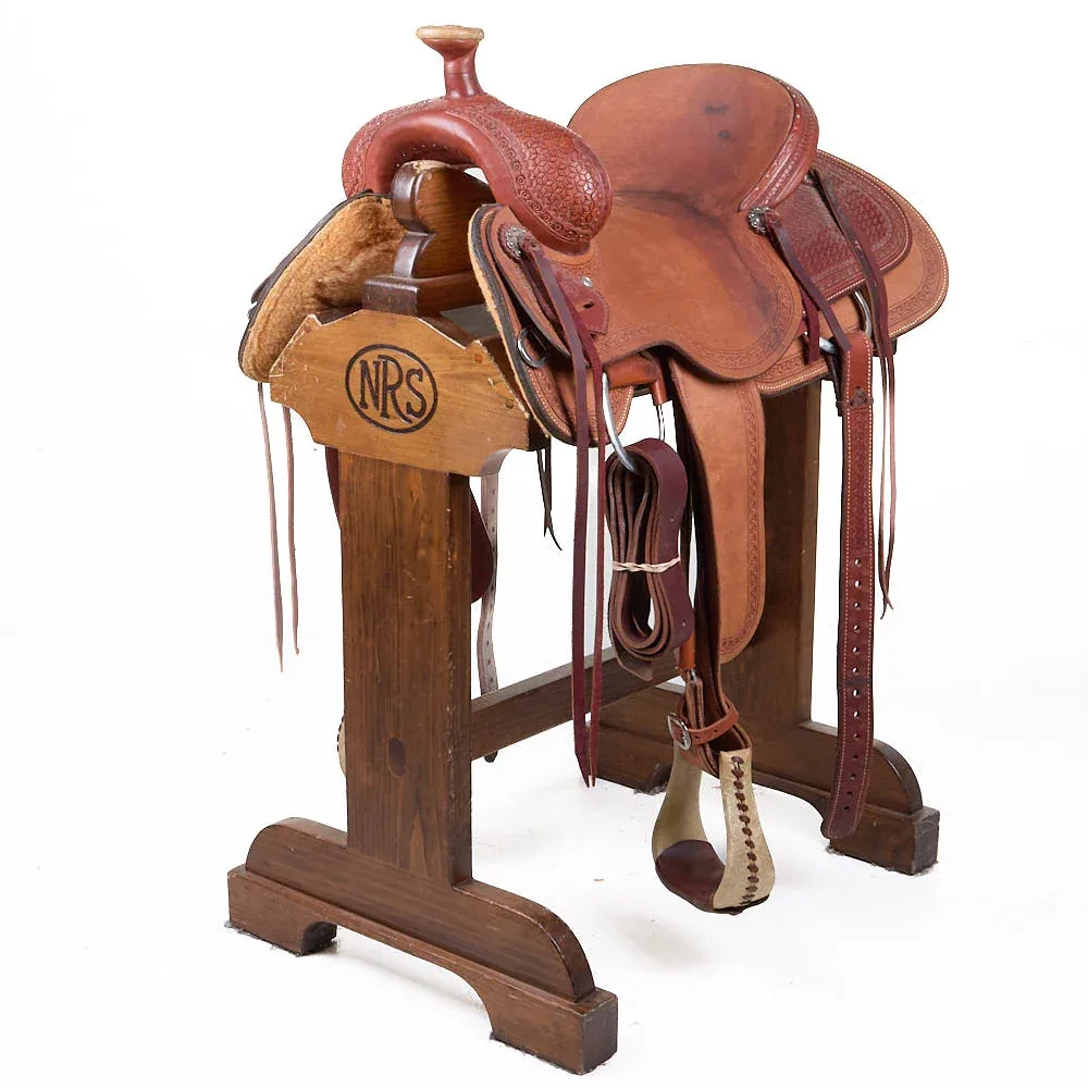 Futurity Custom Saddles Used 16in Diamond Basket Stamp Team Roper