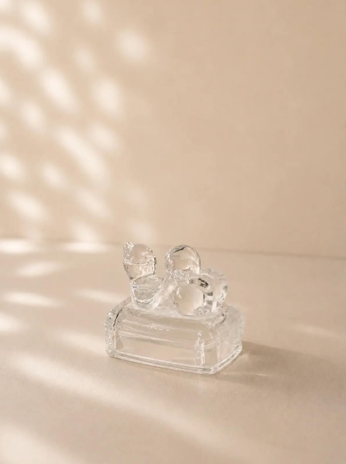 GLASS CAT WITH BALL FIGURINE - Image 2