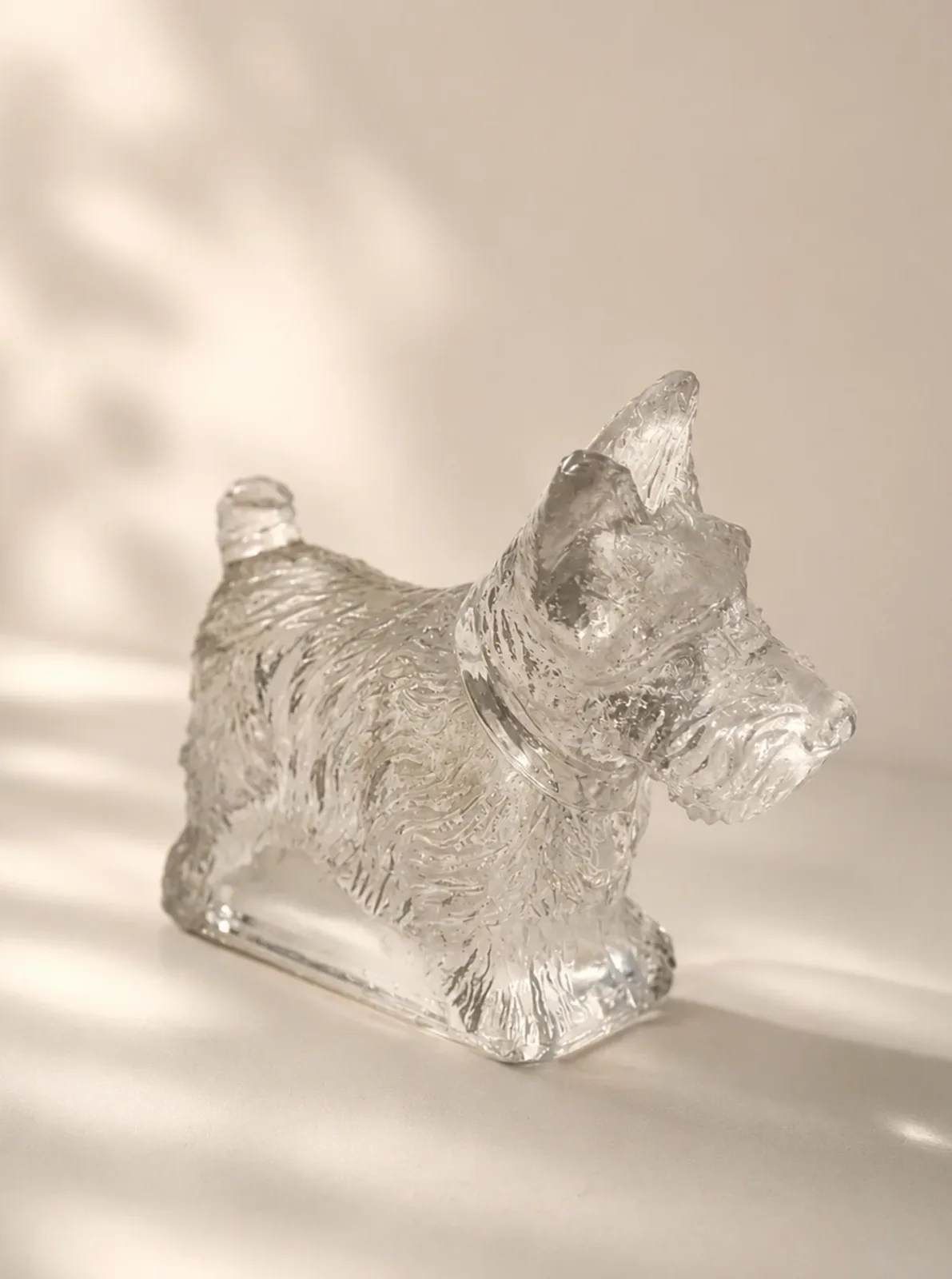 GLASS SCOTTIE FIGURINE