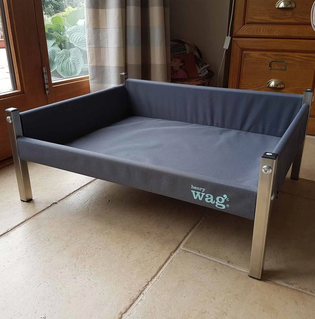 Henry Wag Elevated Dog Bed - Image 2