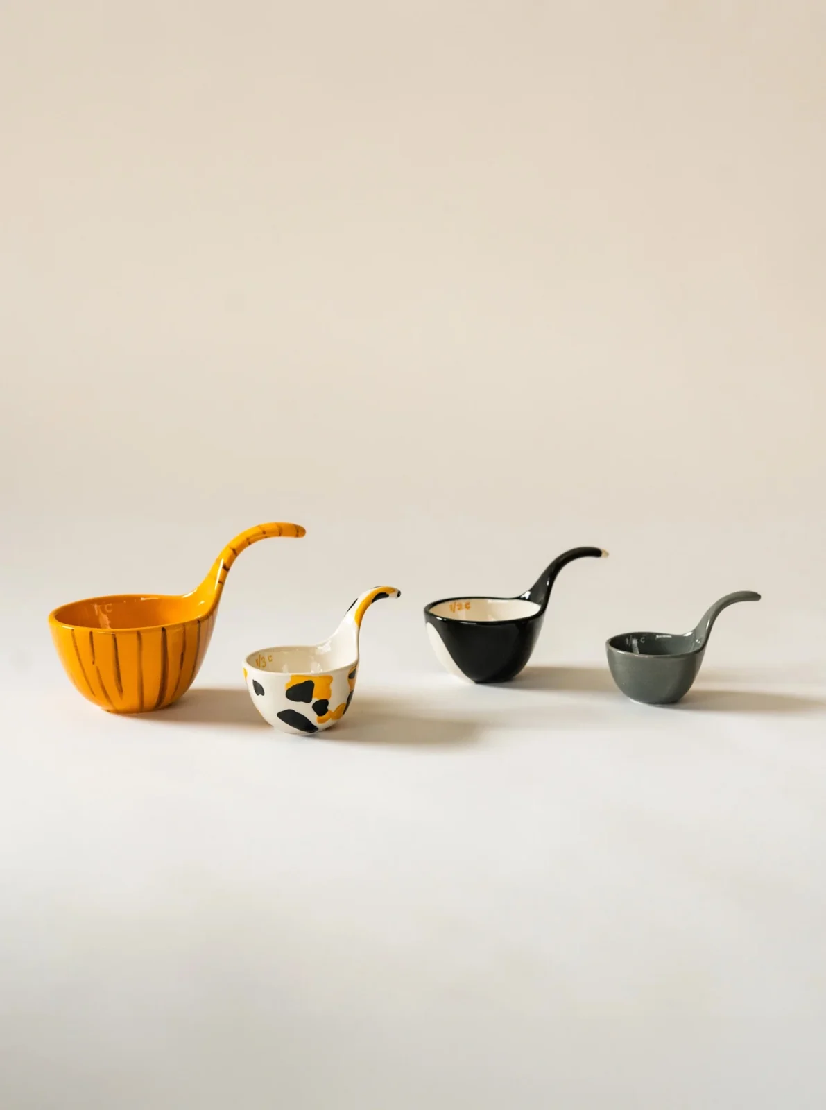 CAT TAIL MEASURING CUPS