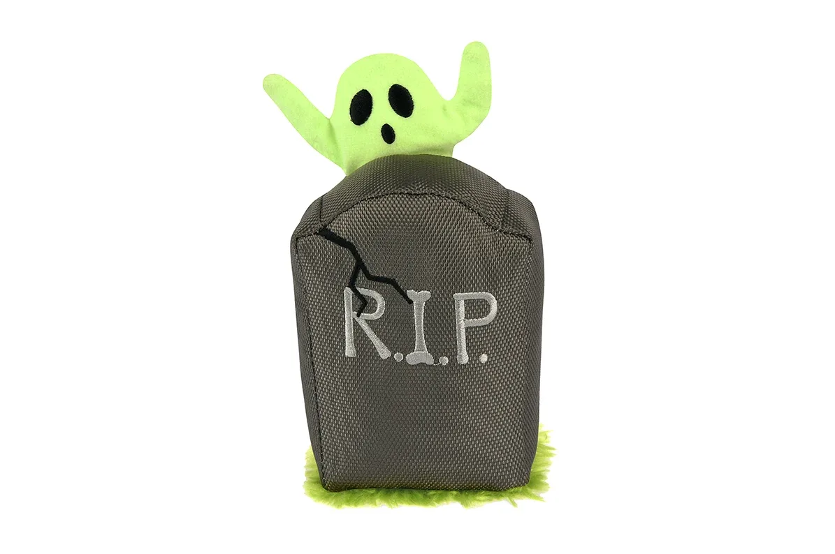 Howling Haunts Ghoulish Grave