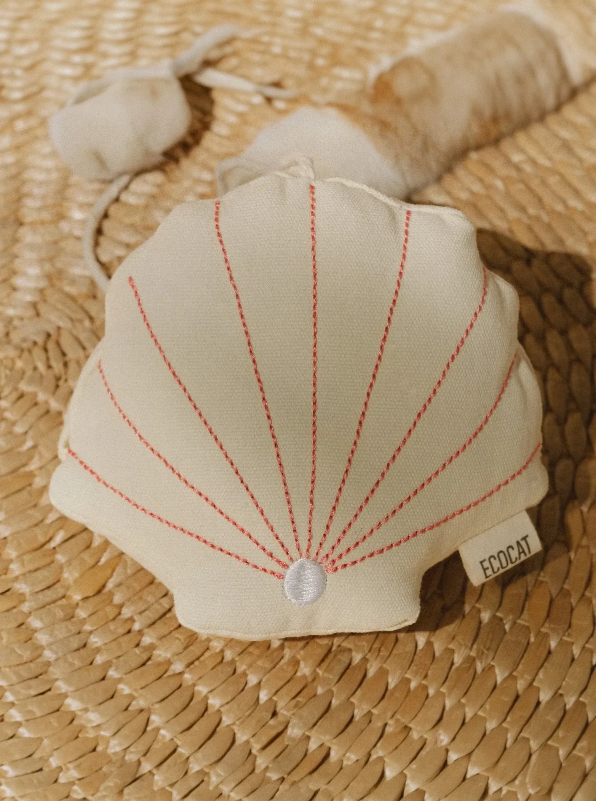 SEASHELL CATNIP TOY