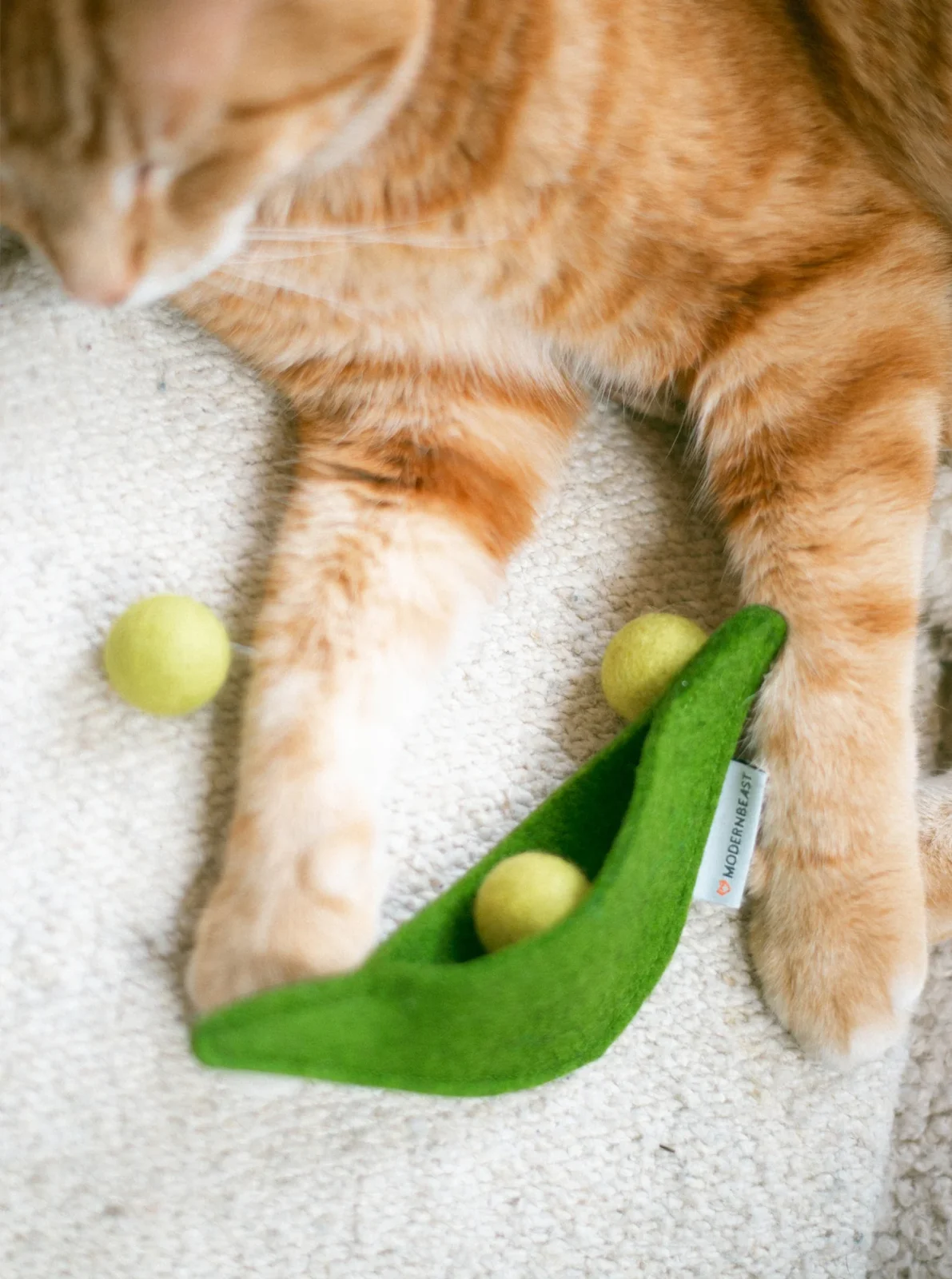 PEA POD WOOL CAT TOY - Image 2