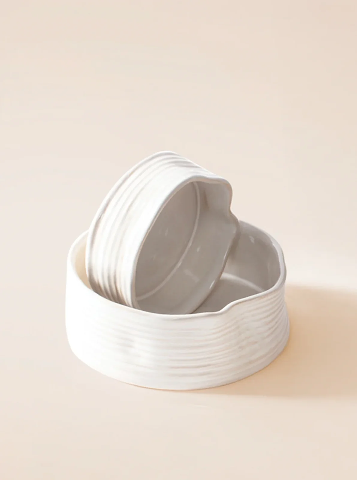 RIBBED WHITE STONEWARE PET BOWL