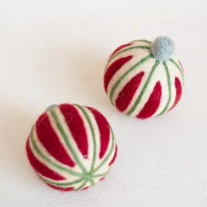 ORNAMENT BALL WOOL DOG TOY