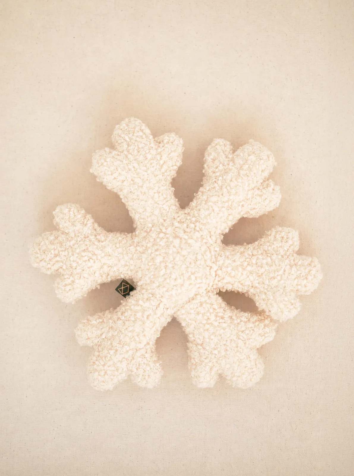 THE SNOWFLAKE DOG TOY