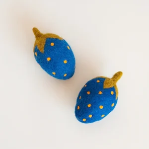 BLUE STRAWBERRY WOOL CAT TOY SET