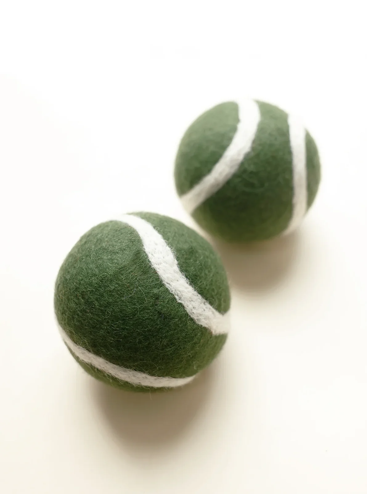 HOLIDAY TENNIS BALLS WOOL DOG TOY
