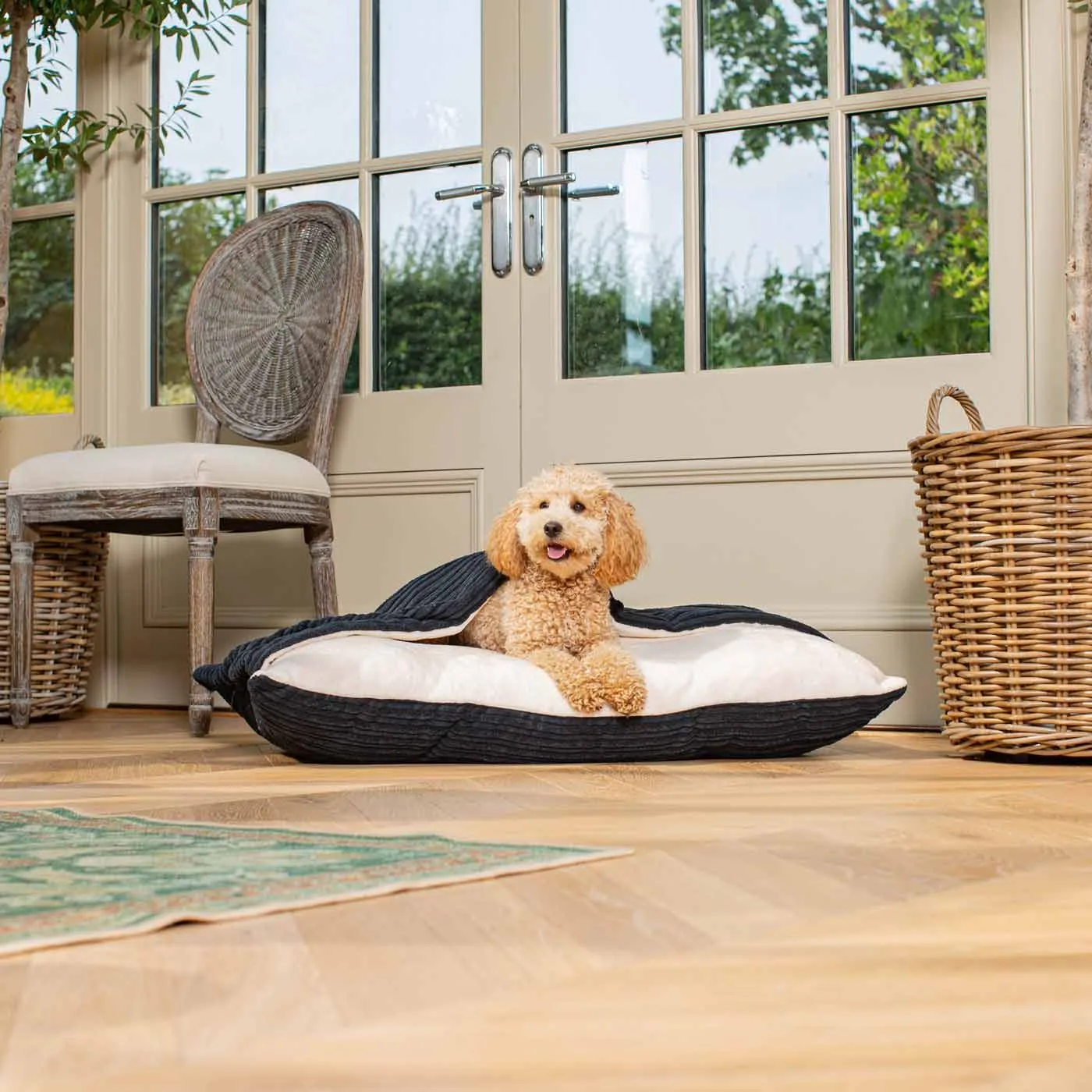 Sleepy Burrows Bed With Removable Cover In Navy Essentials Plush by Lords & Labradors
