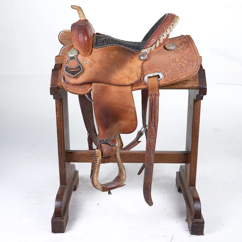 Teskey's Used 14in 1/2 Breed Combo Tooled Barrel Saddle - Image 2